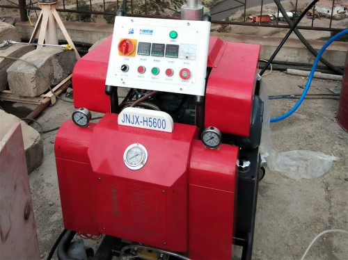 H5600聚脲噴涂機(jī)混凝土攔水壩防水噴涂案例