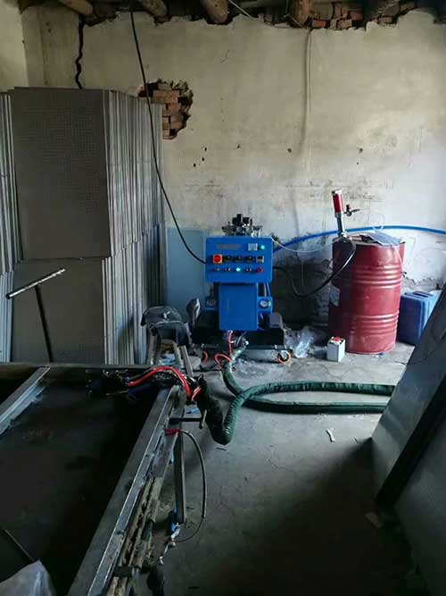 河南聚氨酯噴涂機養(yǎng)殖業(yè)保溫板發(fā)泡案例(圖1) 河南聚氨酯噴涂機養(yǎng)殖業(yè)保溫板發(fā)泡案例