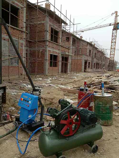 保溫噴涂機(jī)(圖1) Q2600樓房聚氨酯保溫噴涂機(jī)