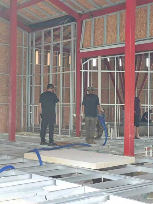 輕鋼龍骨夾層保溫隔熱隔音 雙組分聚氨酯發(fā)泡機(jī)(圖2) 輕鋼龍骨夾層保溫隔熱隔音案例