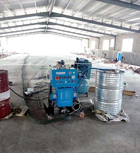 養(yǎng)殖場頂棚保溫用什么材料(圖1) Q2600聚氨酯噴涂機(jī)設(shè)備