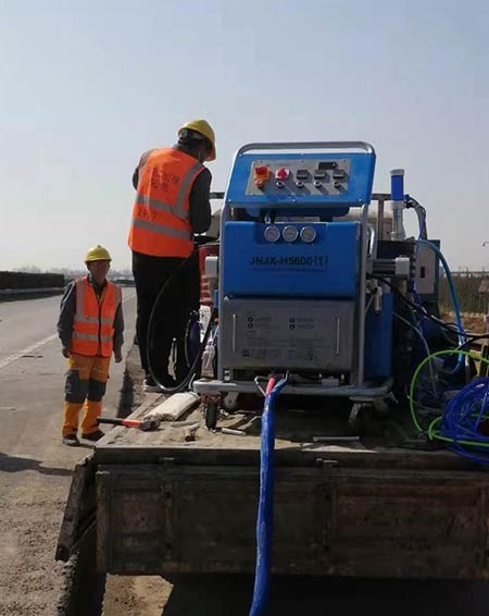 路基填充注漿(圖1) 液壓H5600T路基填充注漿設備